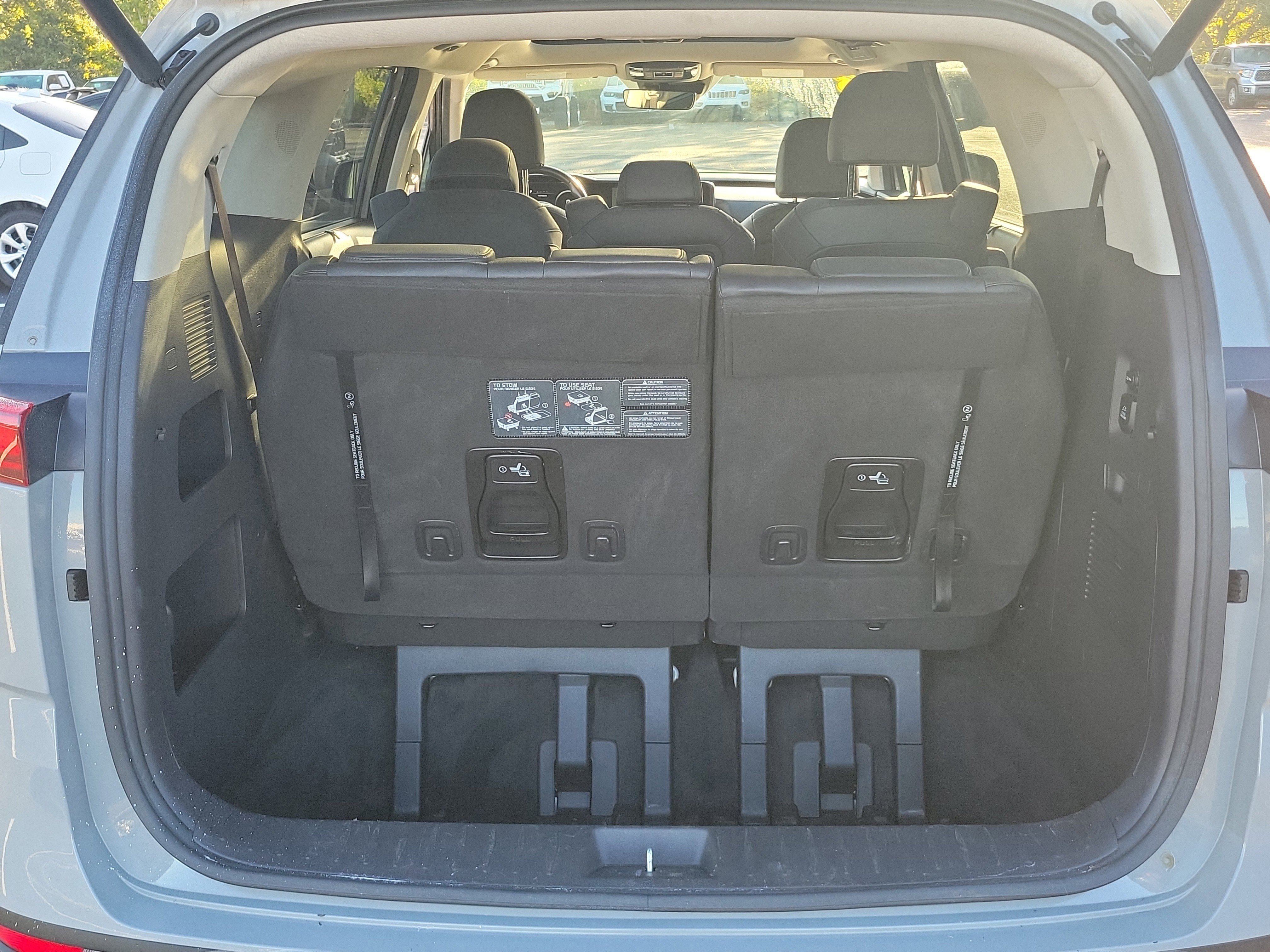 Used 2023 Kia Carnival SX Prestige image 10