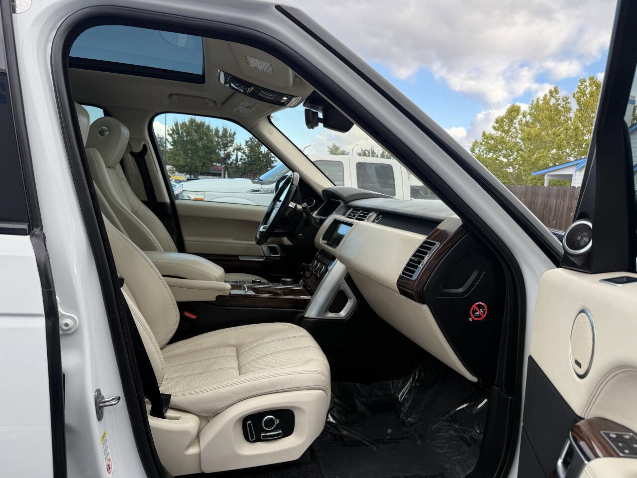 Used 2017 Land Rover Range Rover Long Wheelbase Supercharged image 23