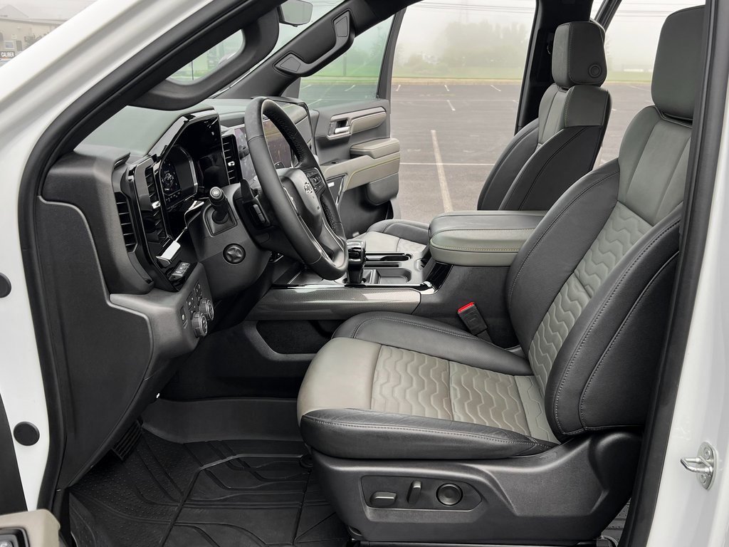 Used 2024 Chevrolet Silverado 1500 ZR2 image 3