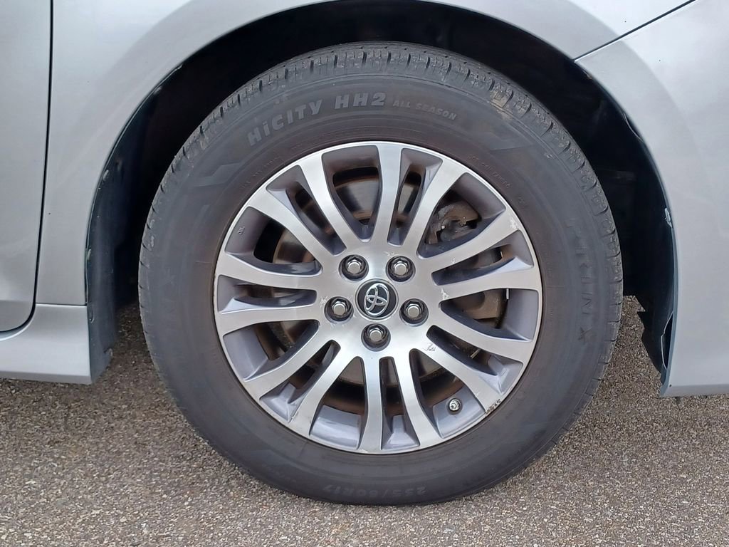 Used 2018 Toyota Sienna XLE FWD image 5