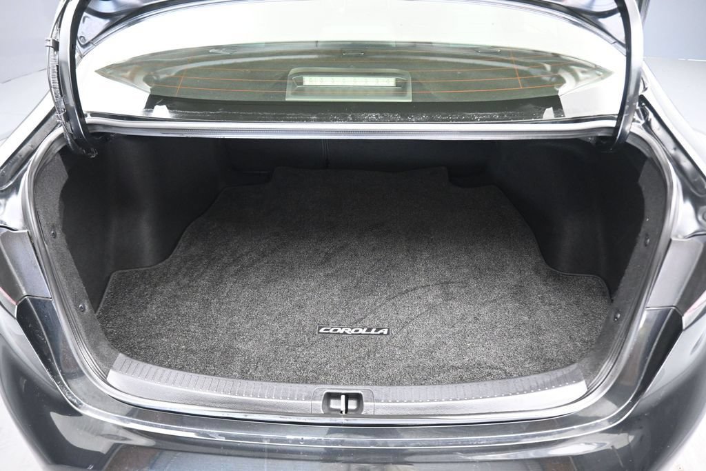 Used 2021 Toyota Corolla LE w/ Carpet Mat Package (TMS) FWD image 41