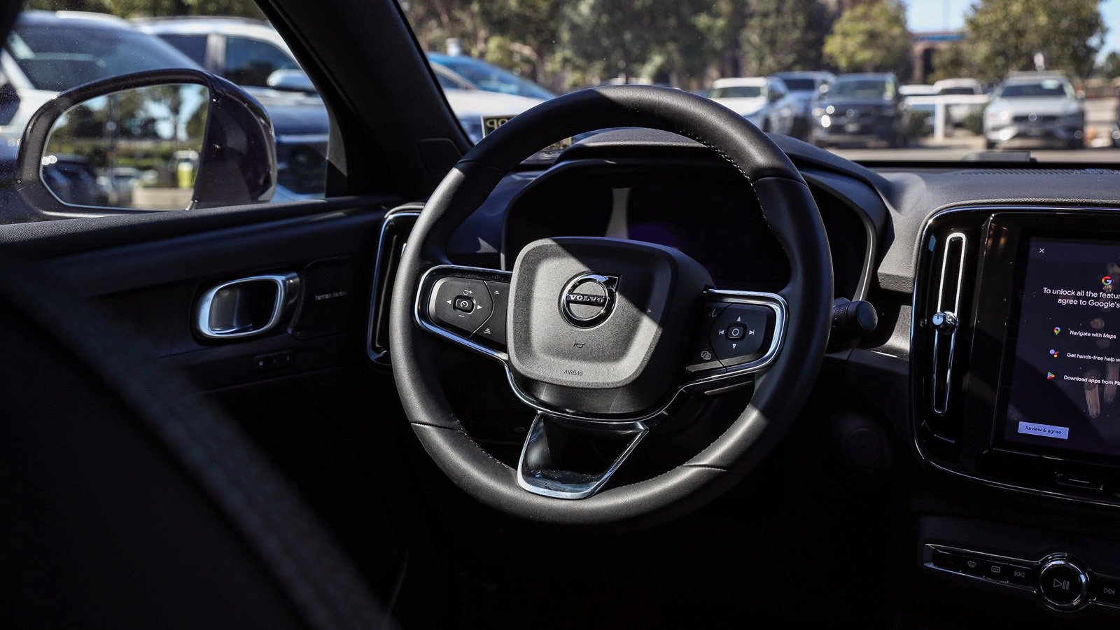 Used 2023 Volvo C40 P8 Recharge Ultimate image 15