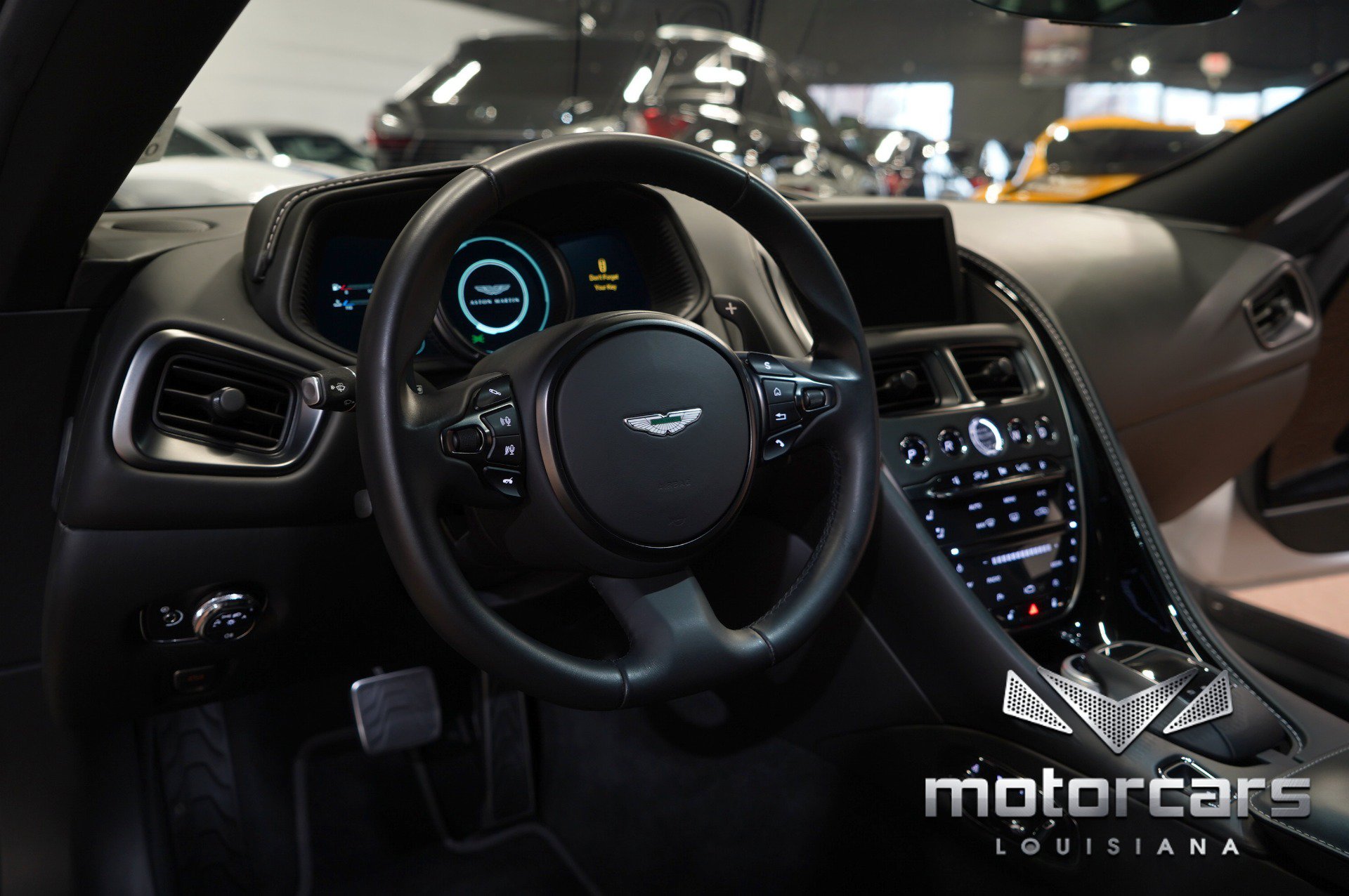 Used 2018 Aston Martin DB11 Coupe RWD image 31