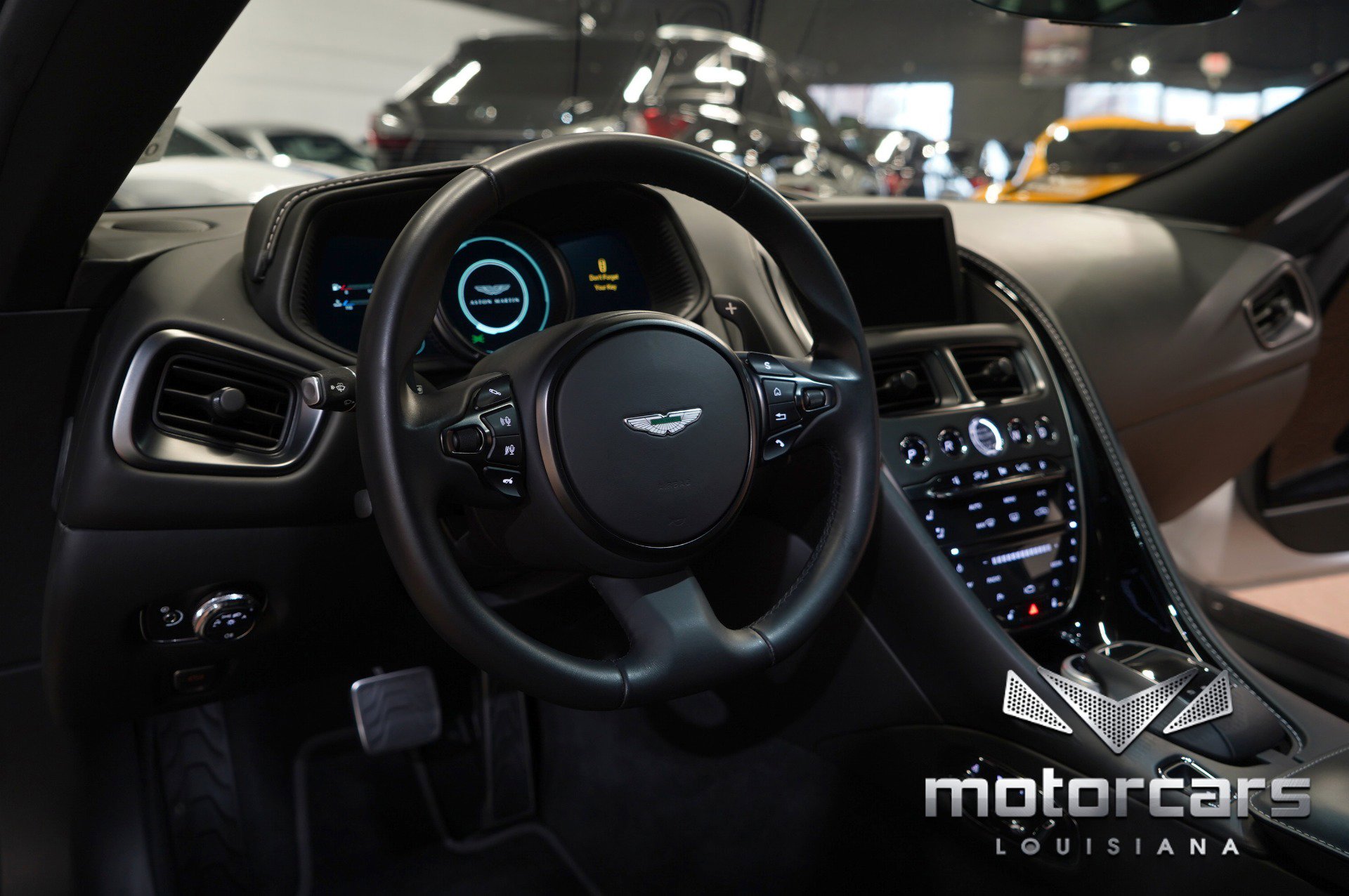 Used 2018 Aston Martin DB11 Coupe image 31