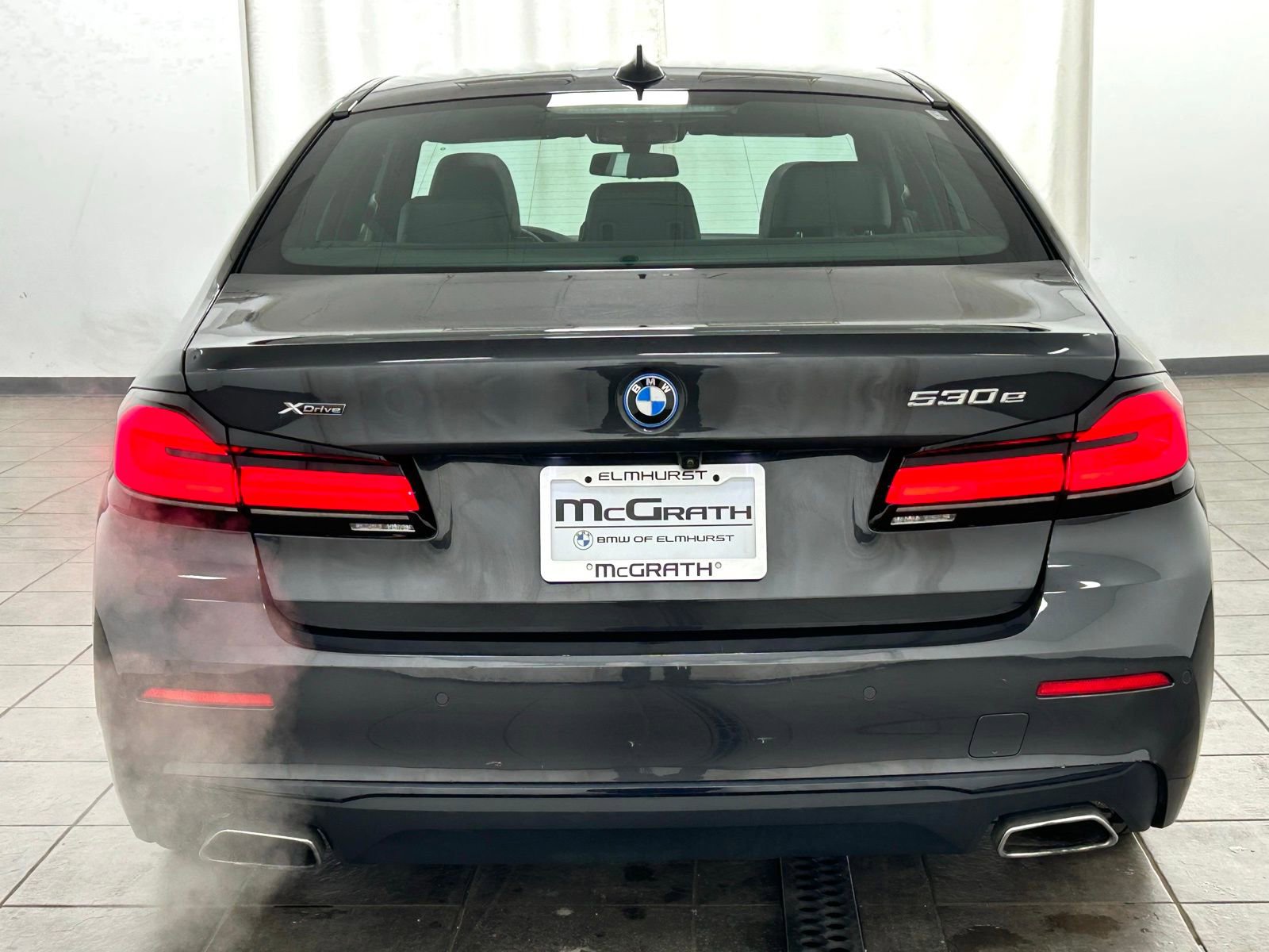 Used 2023 BMW 530e xDrive w/ Executive Package image 5