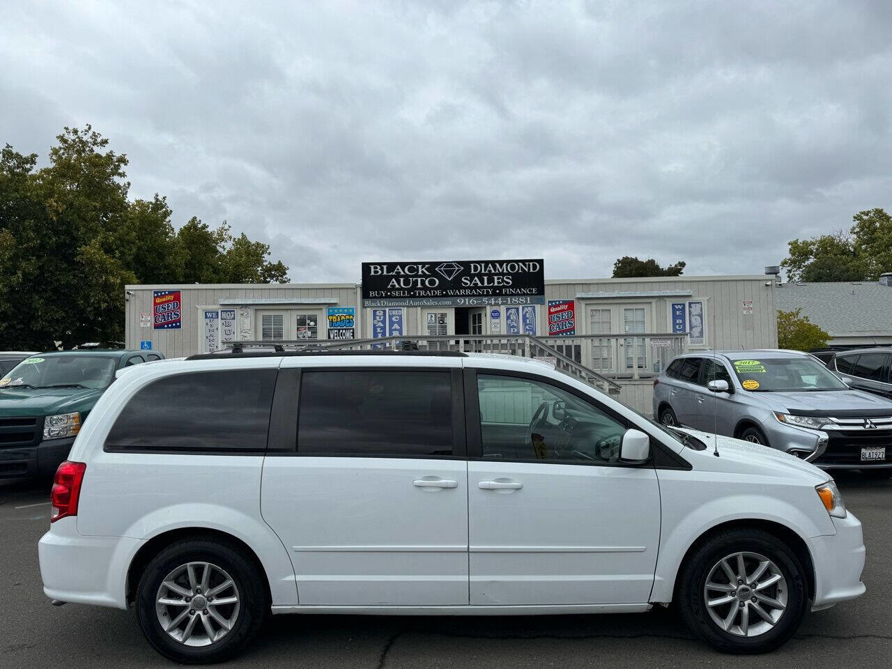 Used 2016 Dodge Grand Caravan SXT FWD image 8