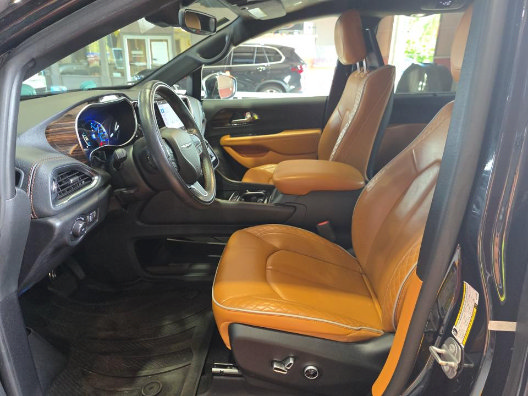 Used 2022 Chrysler Pacifica Pinnacle FWD image 5