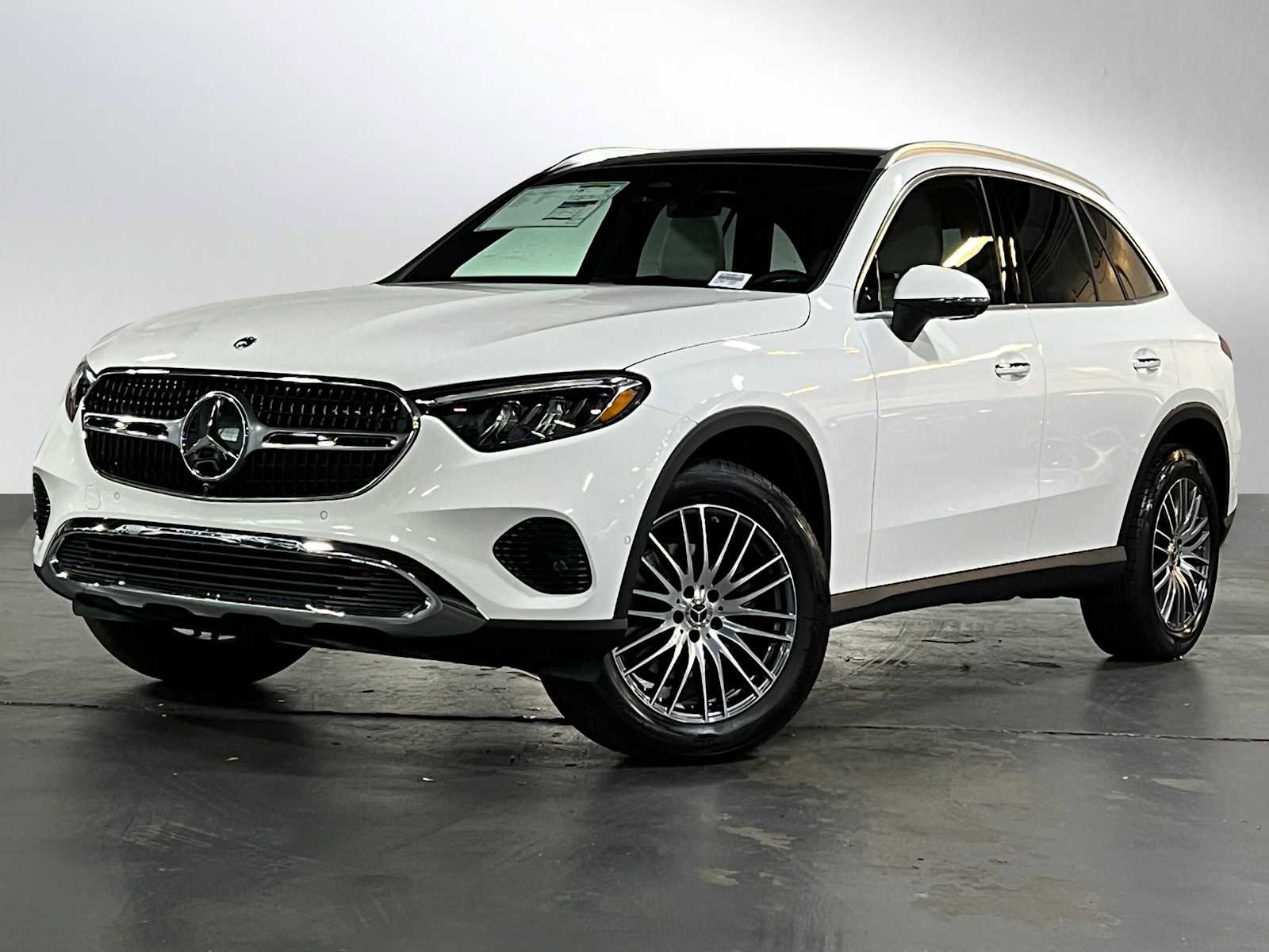 New 2025 Mercedes-Benz GLC 300 4MATIC image 3