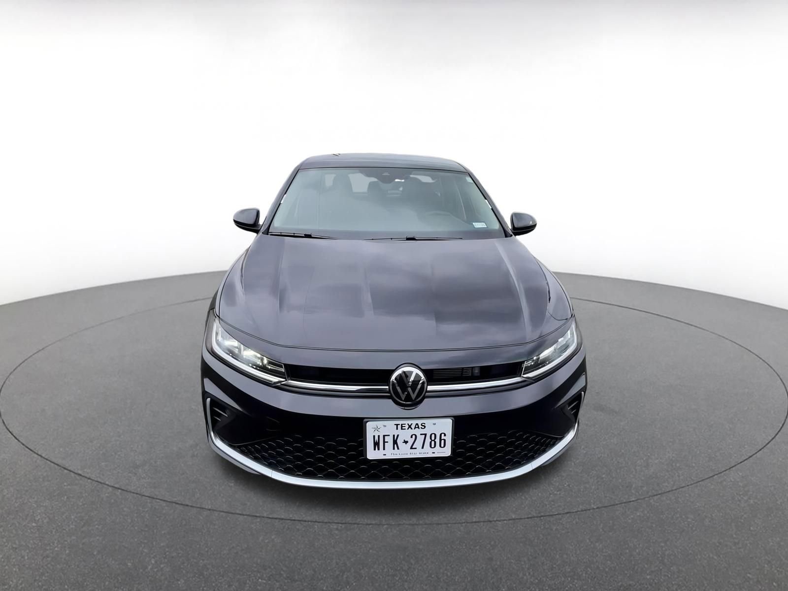 Used 2025 Volkswagen Jetta SE image 4