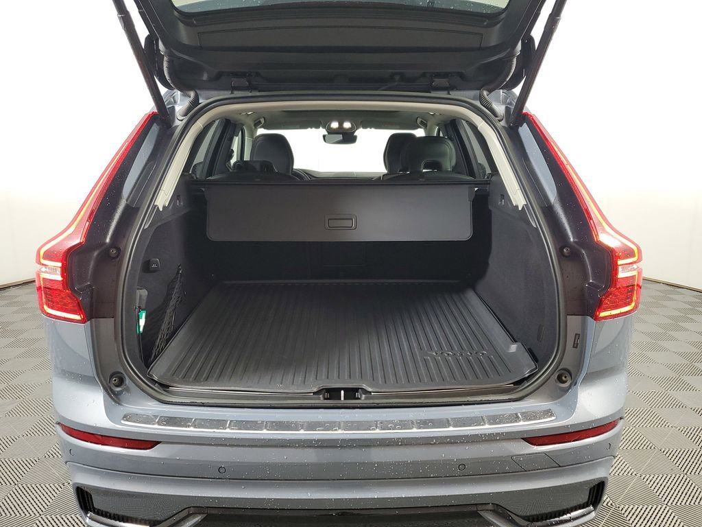 Certified 2024 Volvo XC60 B5 Ultimate w/ Protection Package Premier AWD/4WD image 9