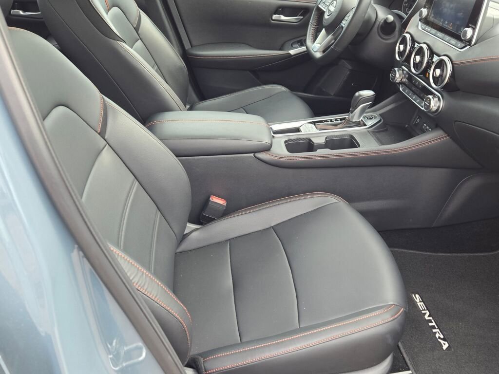 Used 2025 Nissan Sentra SR w/ SR Premium Package image 7