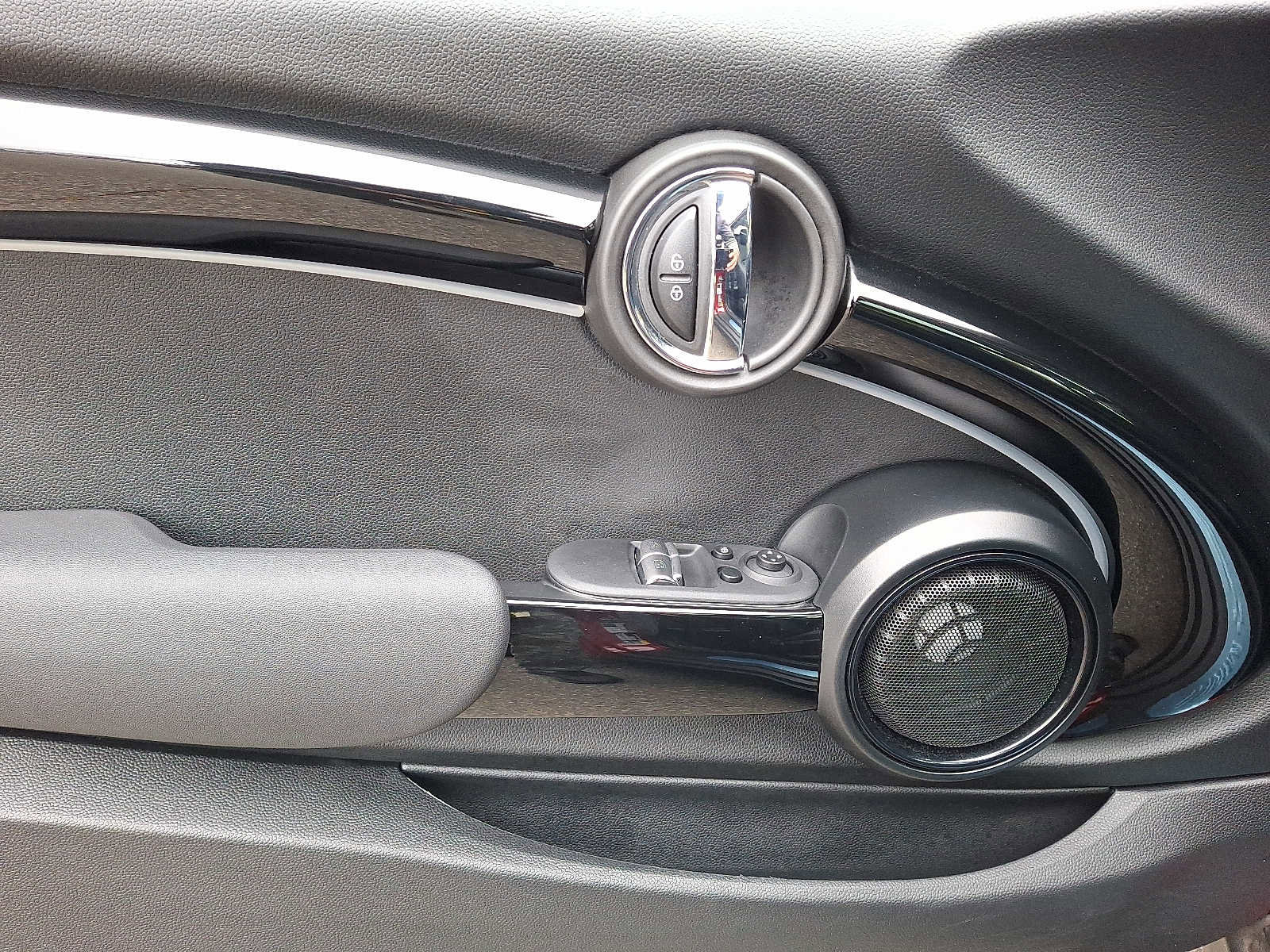 Certified 2024 MINI Cooper SE image 11