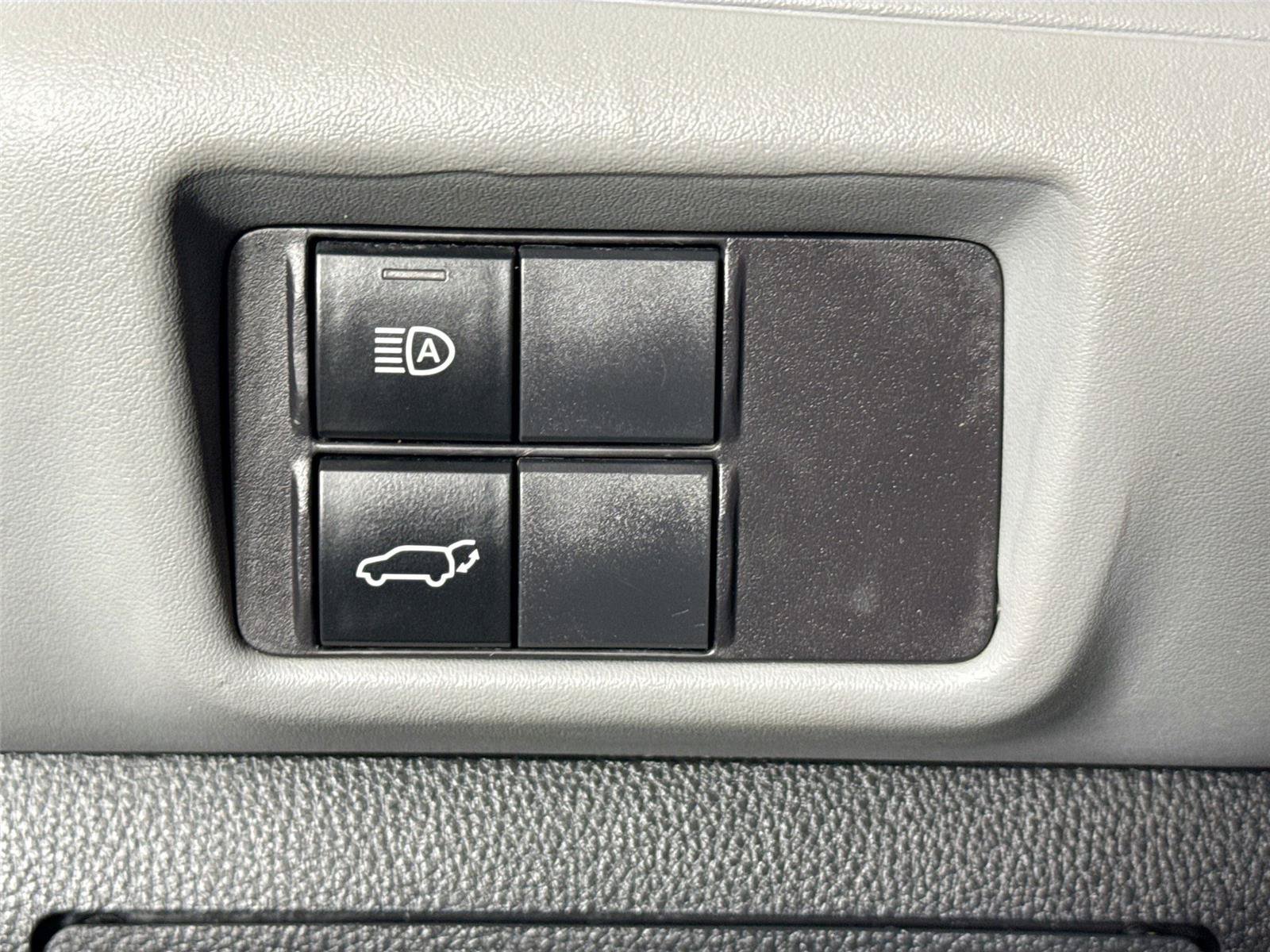 Used 2022 Toyota Highlander XLE FWD image 15