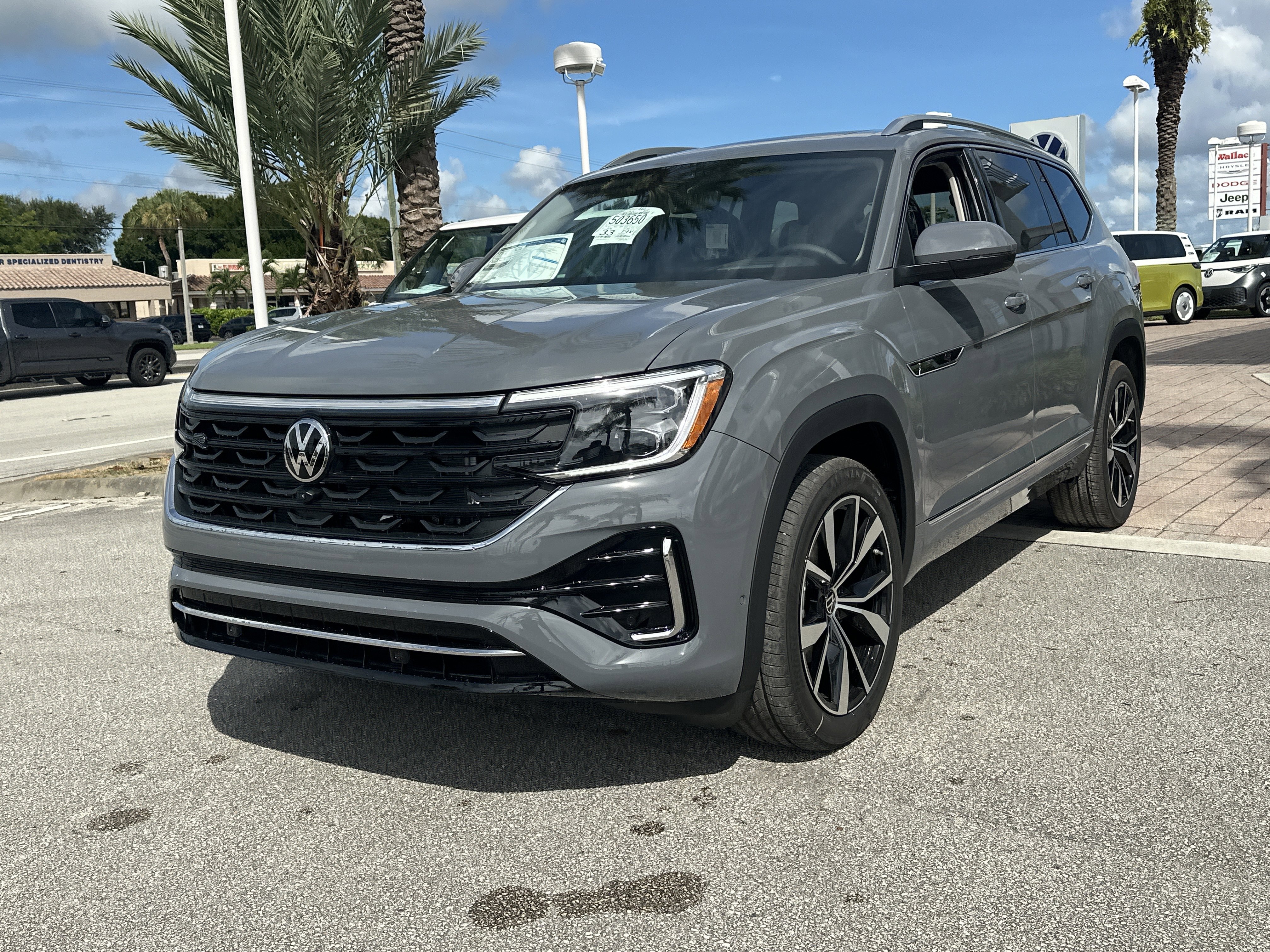 New 2026 Volkswagen Atlas SEL Premium R-Line image 2