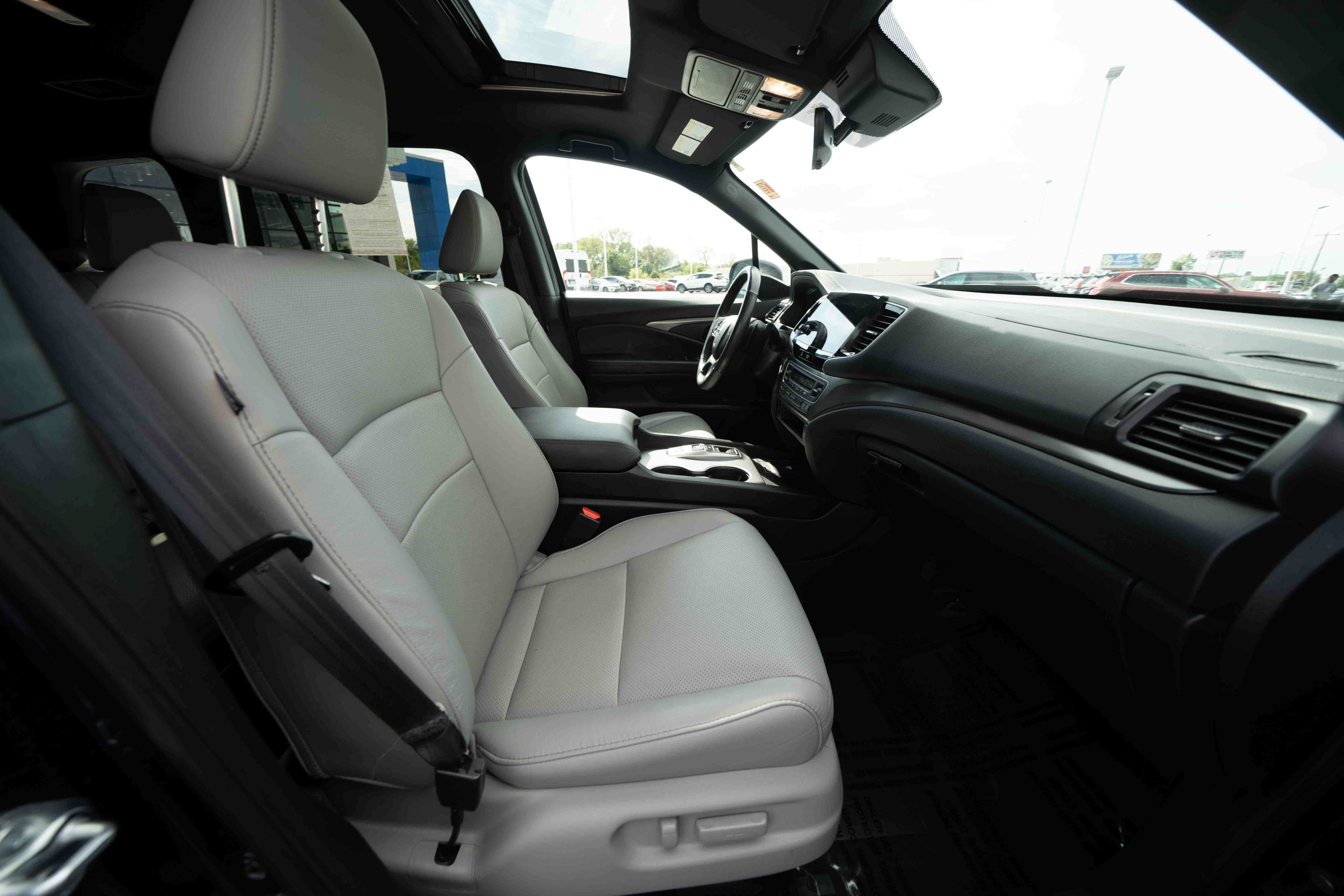 Used 2025 Honda Passport EX-L image 27