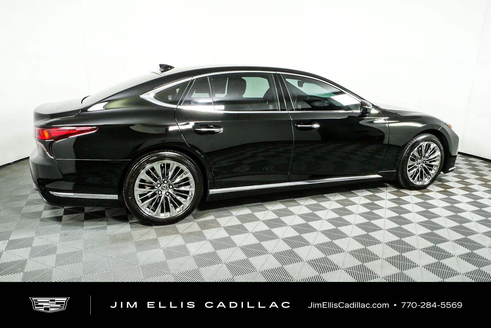 Used 2021 Lexus LS 500 w/ Accessory Package (Z1) RWD image 2