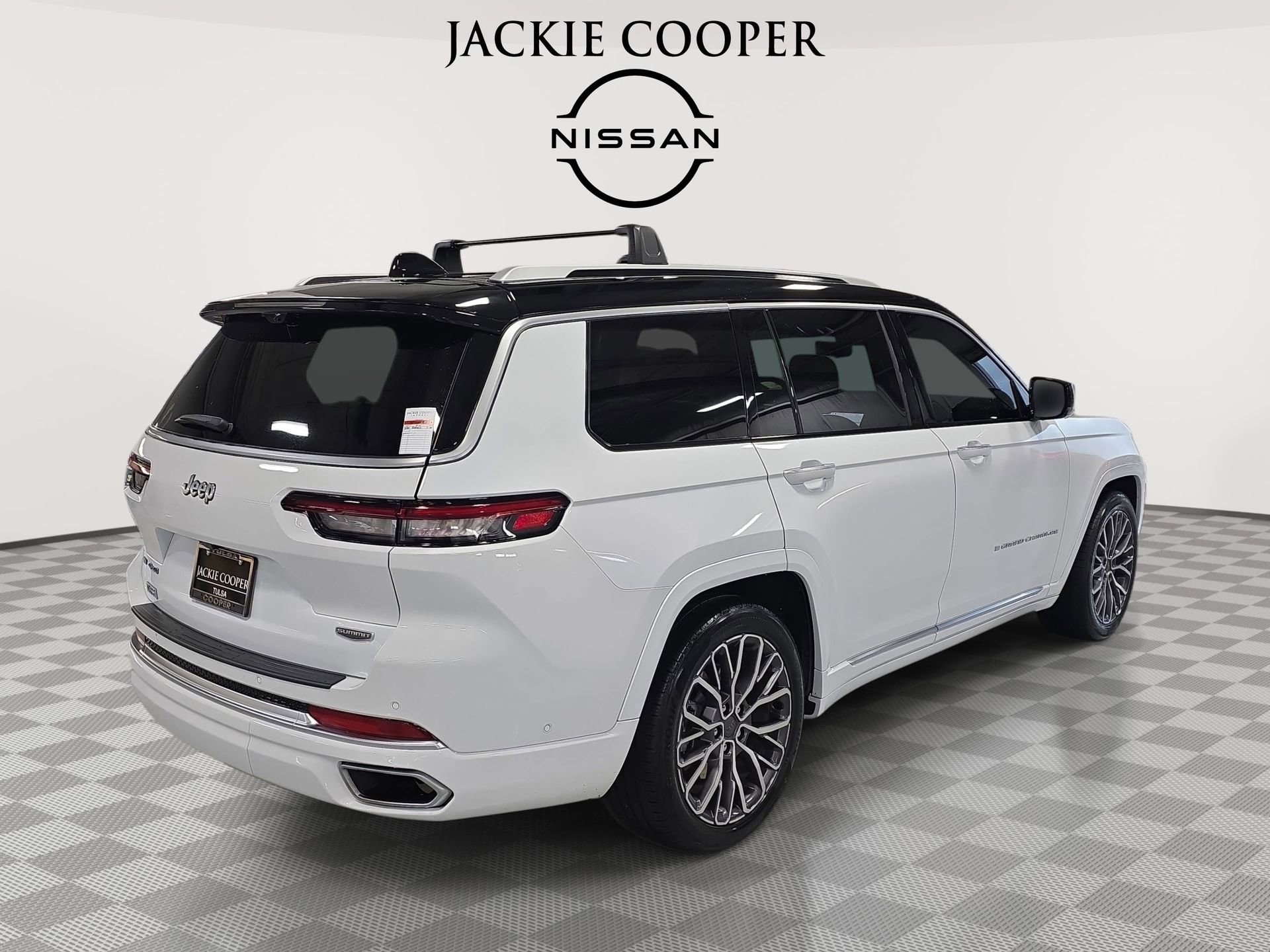 Used 2023 Jeep Grand Cherokee L Summit image 5