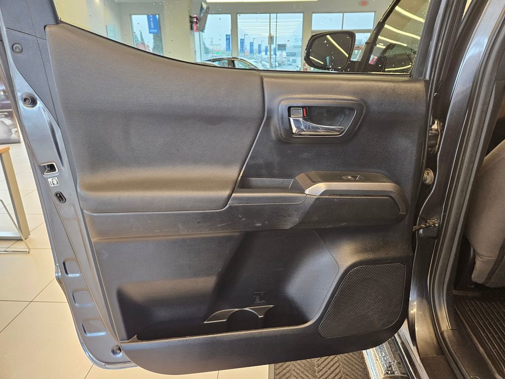 Used 2017 Toyota Tacoma TRD Off-Road w/ Tow Package (A/T) image 23