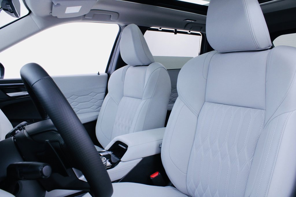 New 2025 Mitsubishi Outlander AWD image 5