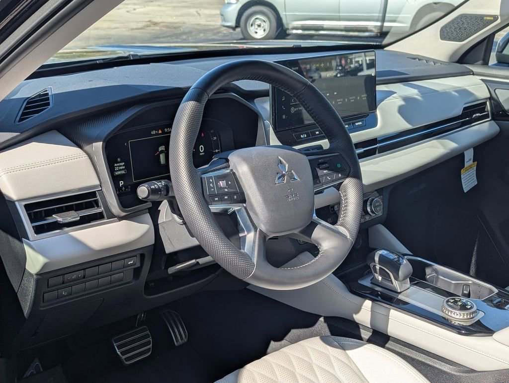 Used 2025 Mitsubishi Outlander AWD image 9