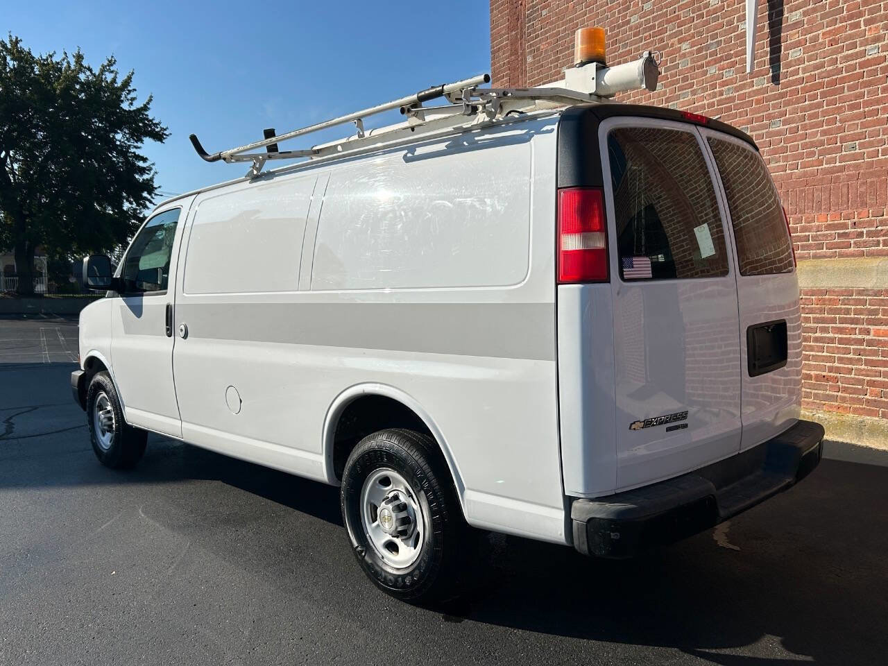 Used 2012 Chevrolet Express 2500 image 5