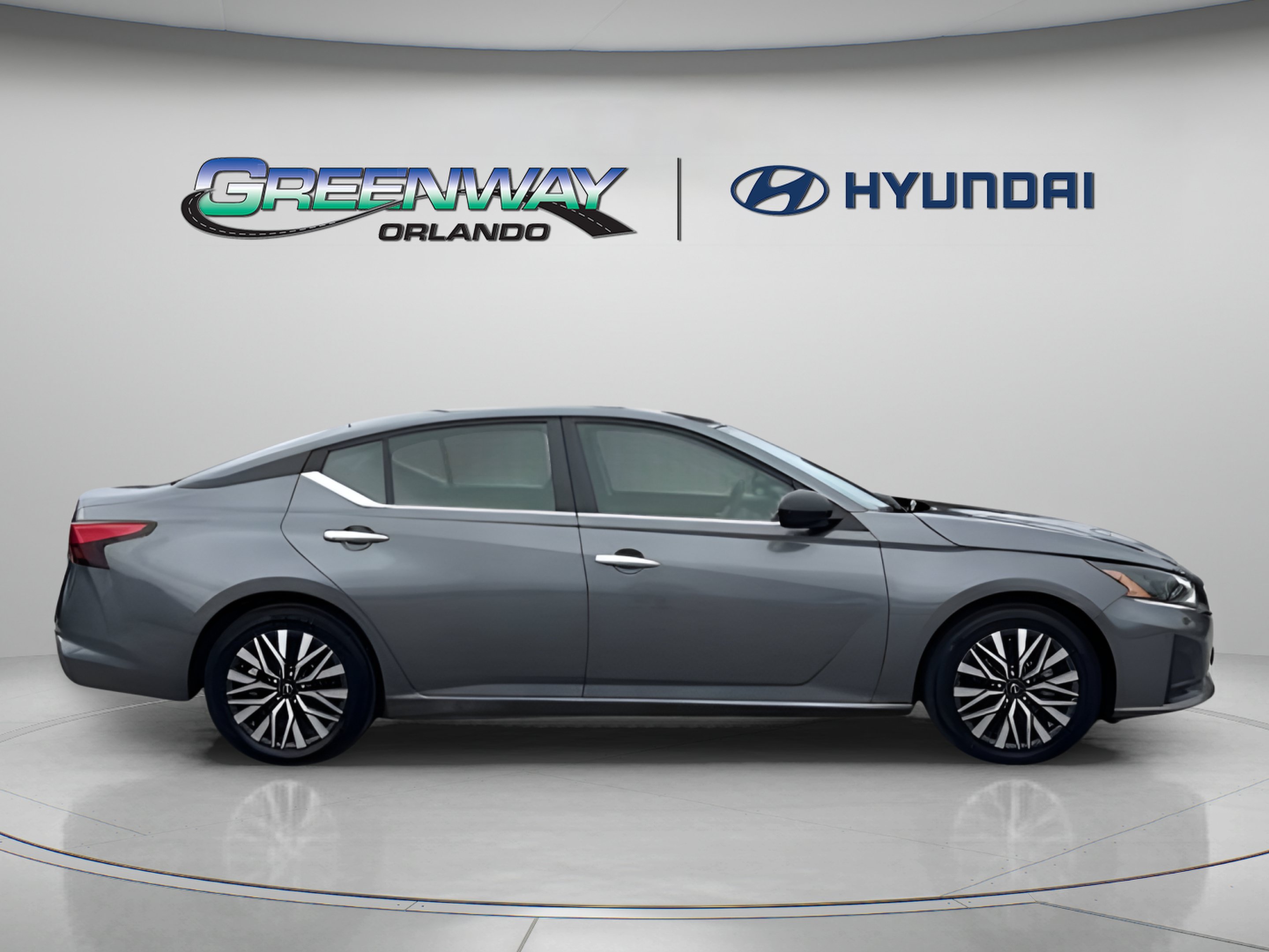 Used 2024 Nissan Altima 2.5 SV FWD image 5