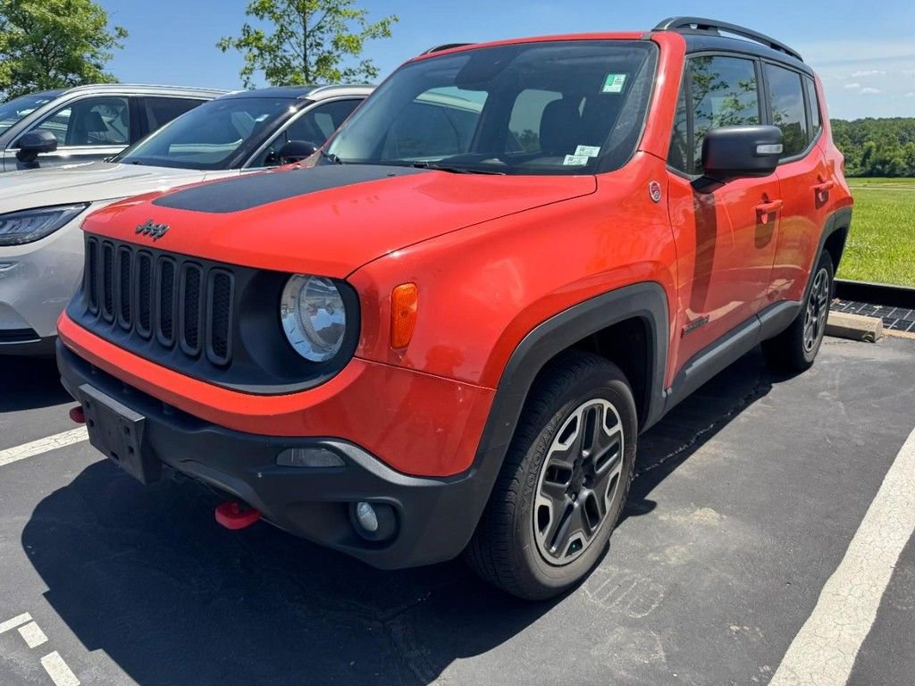 Used 2016 Jeep Renegade Trailhawk w/ Premium Trailhawk Package AWD/4WD image 3