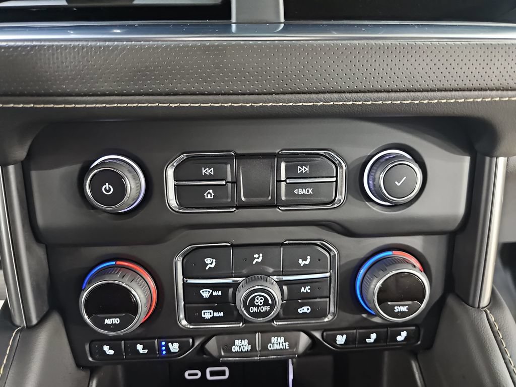Certified 2023 Chevrolet Suburban Premier AWD/4WD image 31