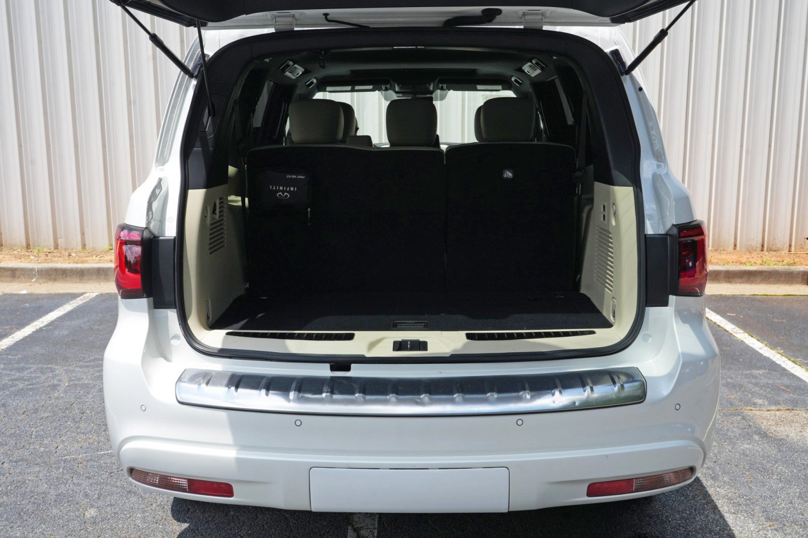 Used 2024 INFINITI QX80 Sensory w/ Cargo Package AWD/4WD image 10