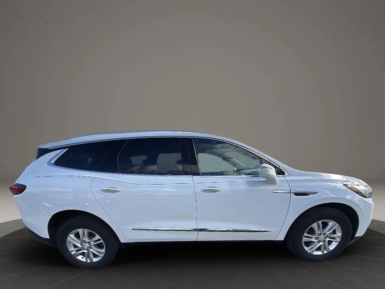 Used 2019 Buick Enclave Essence image 4