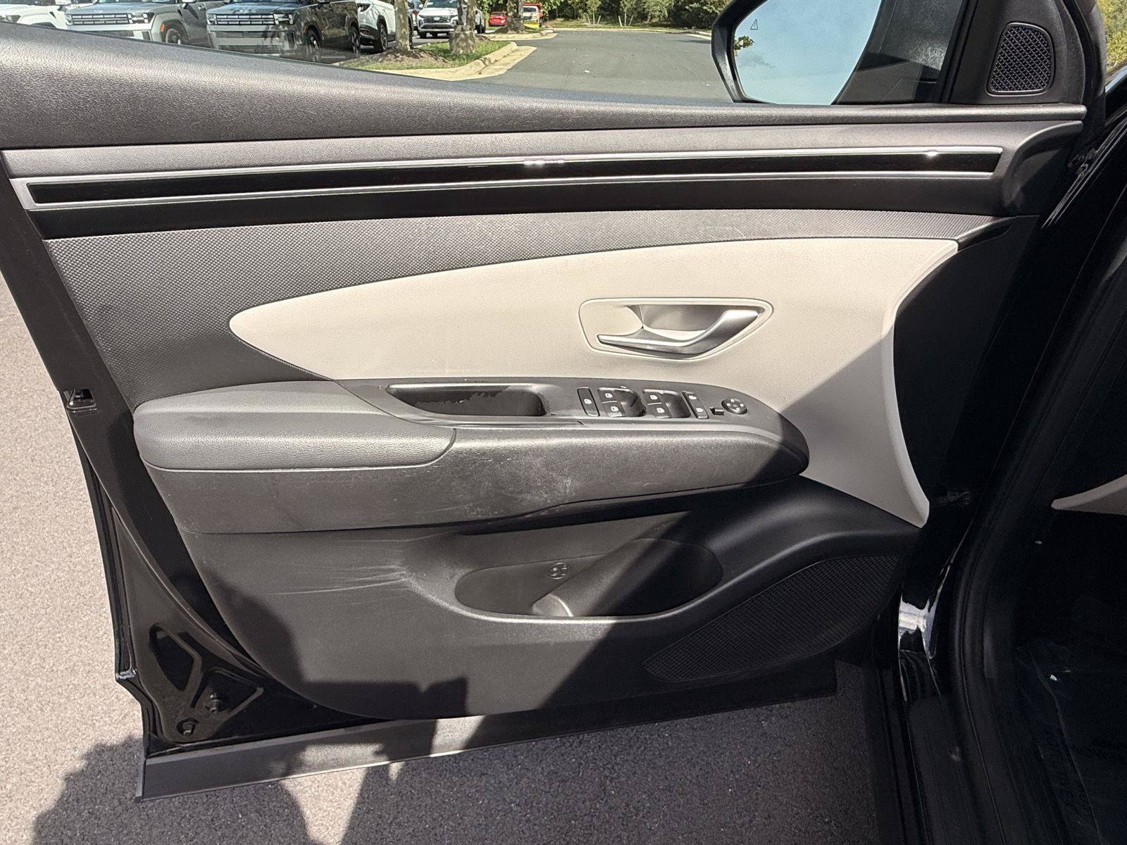 Used 2022 Hyundai Tucson SEL w/ Cargo Package AWD/4WD image 12