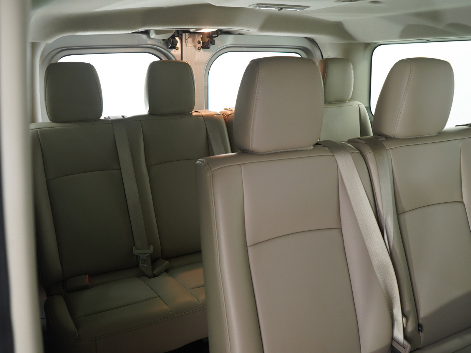 Used 2018 Nissan NV 3500 SL image 14