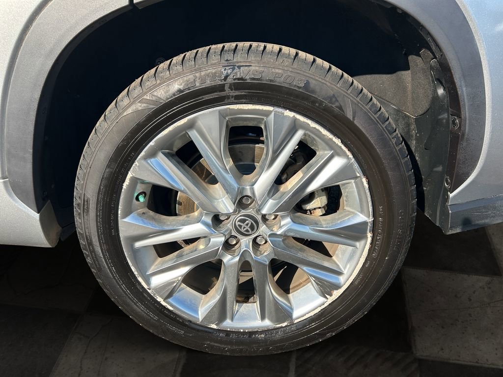 Used 2020 Toyota Highlander Limited image 11