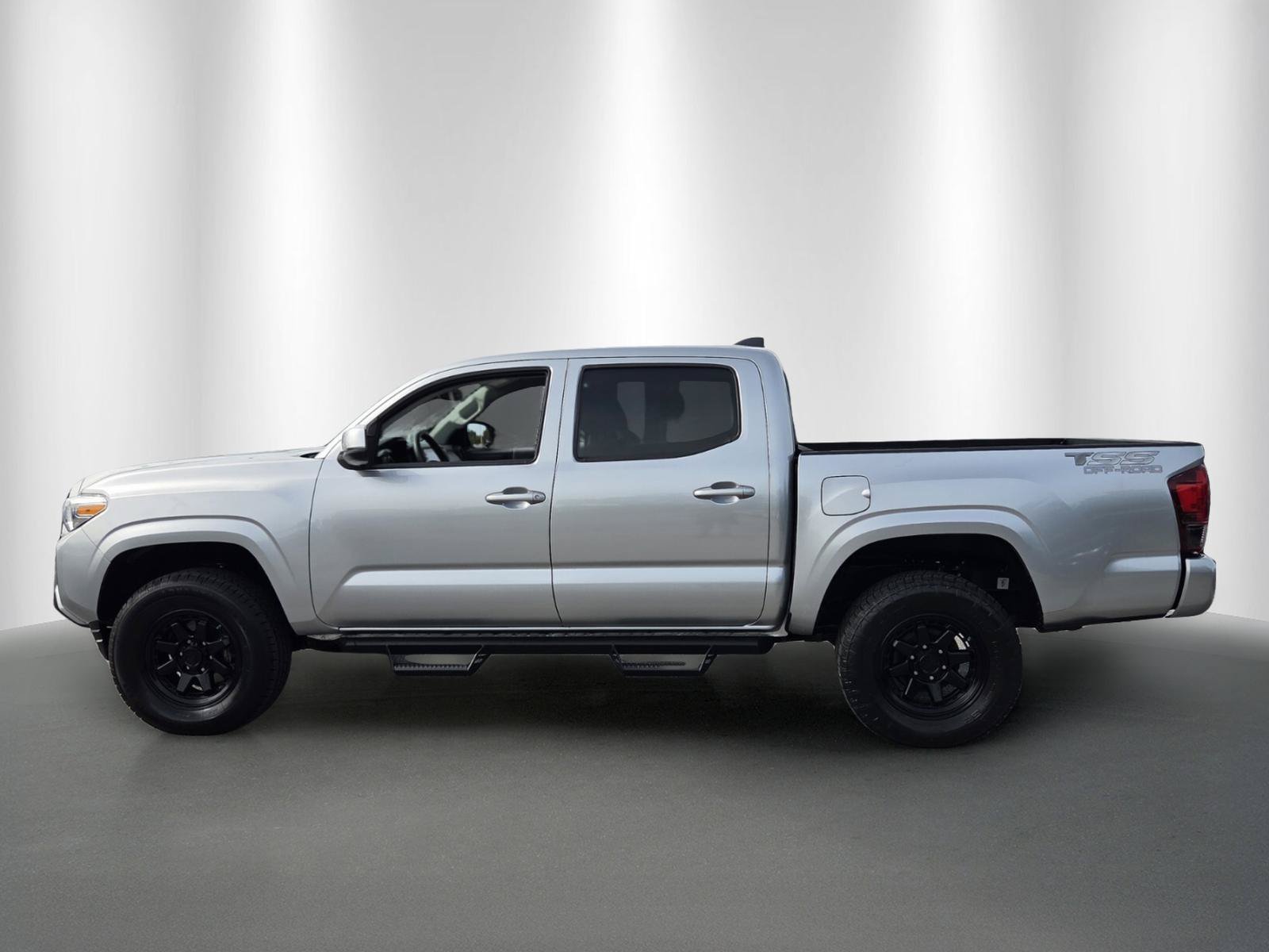 Used 2023 Toyota Tacoma SR AWD/4WD image 4