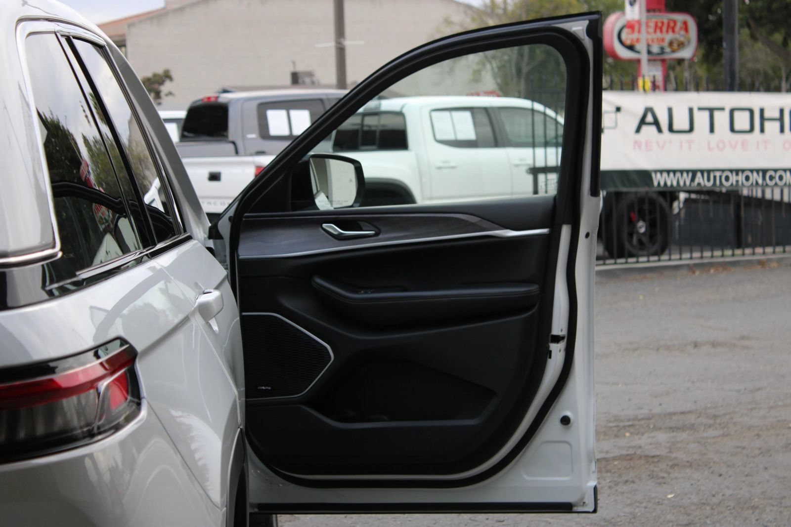Used 2022 Jeep Grand Cherokee Limited 4xe AWD/4WD image 6