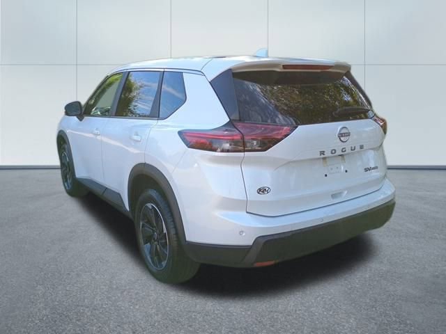 Used 2024 Nissan Rogue SV image 3