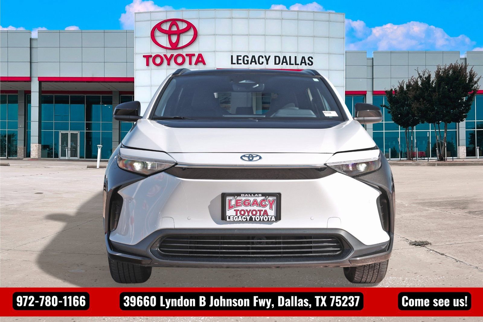 Used 2023 Toyota bZ4X XLE w/ Weather Package image 7