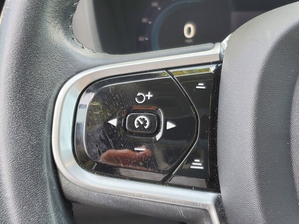 Used 2022 Volvo XC60 B5 Inscription image 19