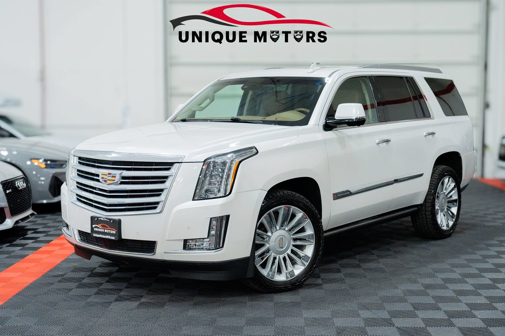 Used 2016 Cadillac Escalade Platinum AWD/4WD image 1