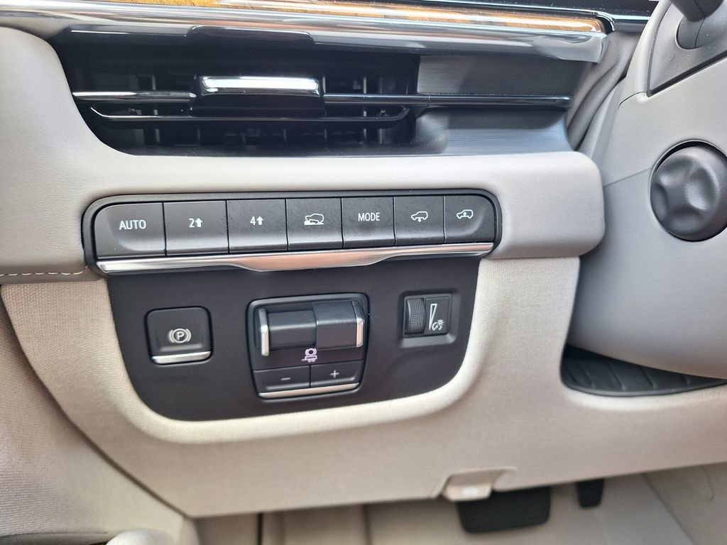 Certified 2024 Cadillac Escalade ESV Premium Luxury Platinum AWD/4WD image 24