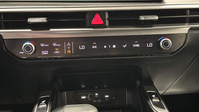 Used 2025 Kia Sorento S w/ Panoramic Sunroof Package AWD/4WD image 18