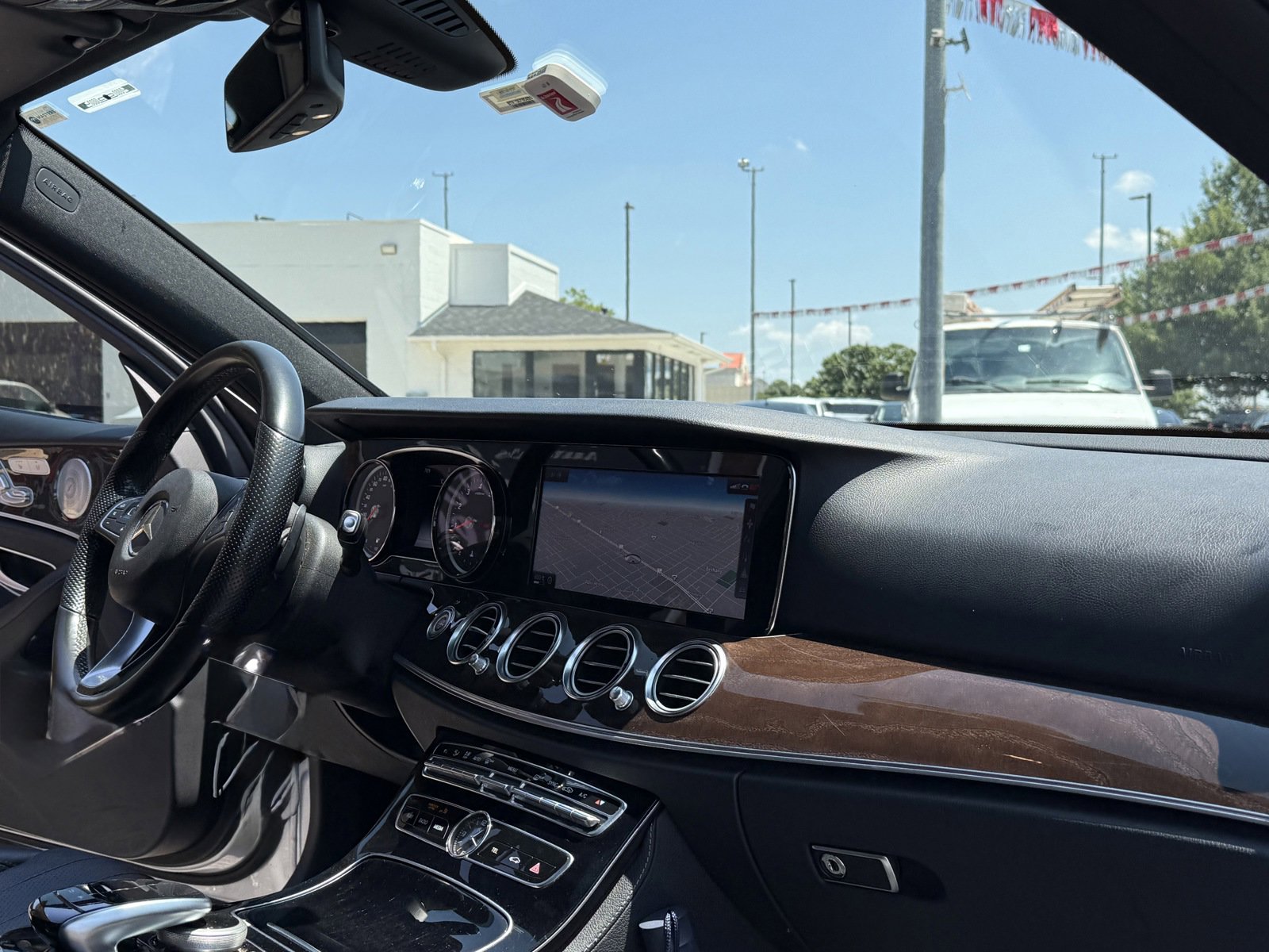 Used 2017 Mercedes-Benz E 300 4MATIC image 21