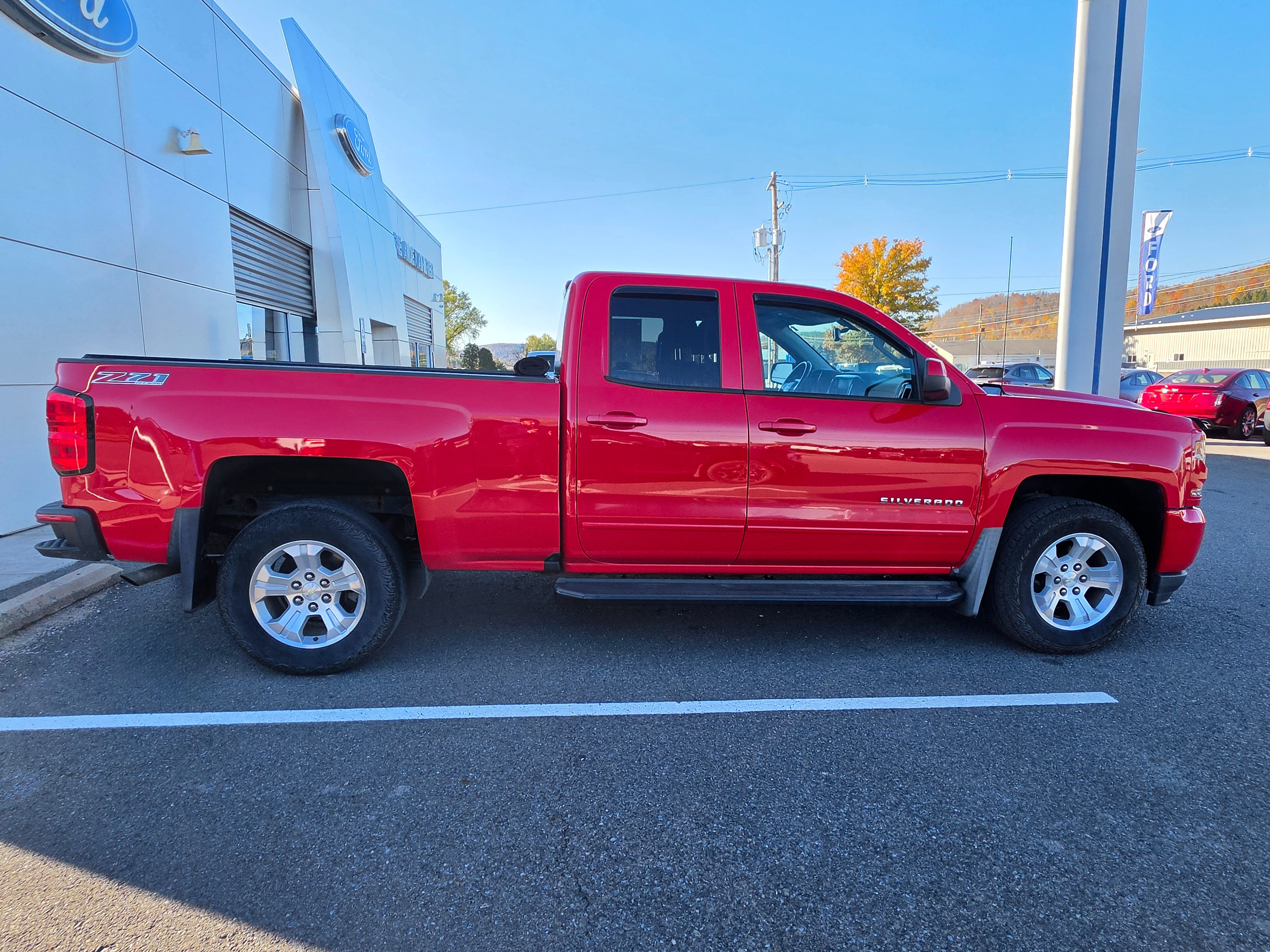 Used 2017 Chevrolet Silverado 1500 LT w/ All Star Edition AWD/4WD image 2
