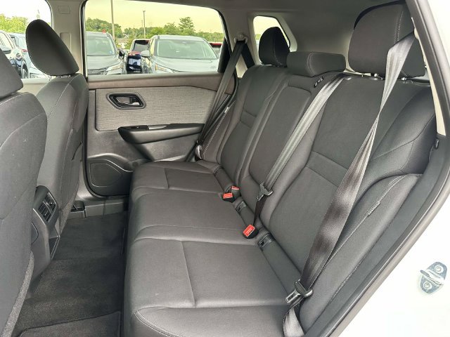 Used 2023 Nissan Rogue S AWD/4WD image 16