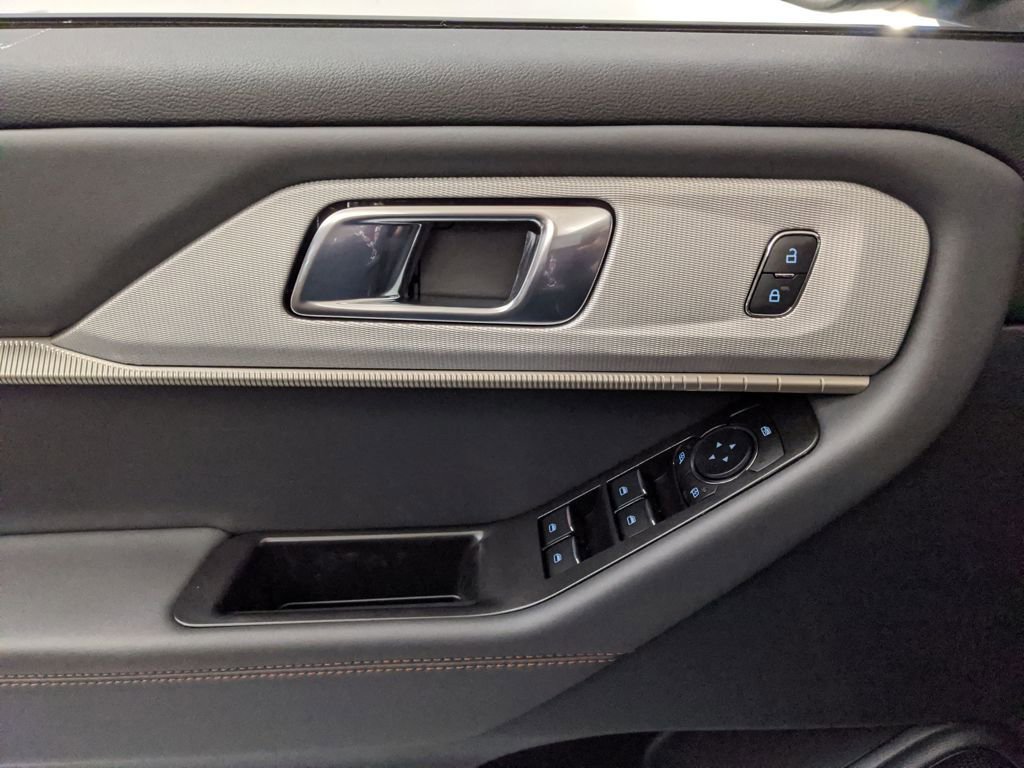 New 2025 Ford Explorer Active image 21