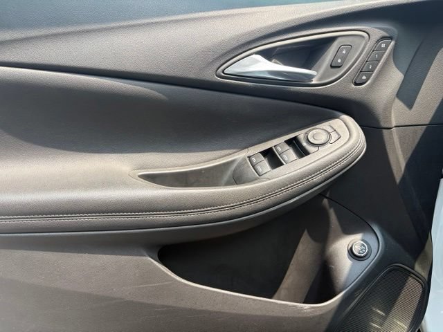 Used 2020 Buick Encore GX Essence w/ Experience Buick Package FWD image 28