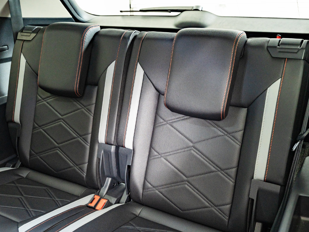 Used 2025 Volkswagen Atlas Peak Edition SE AWD/4WD image 45