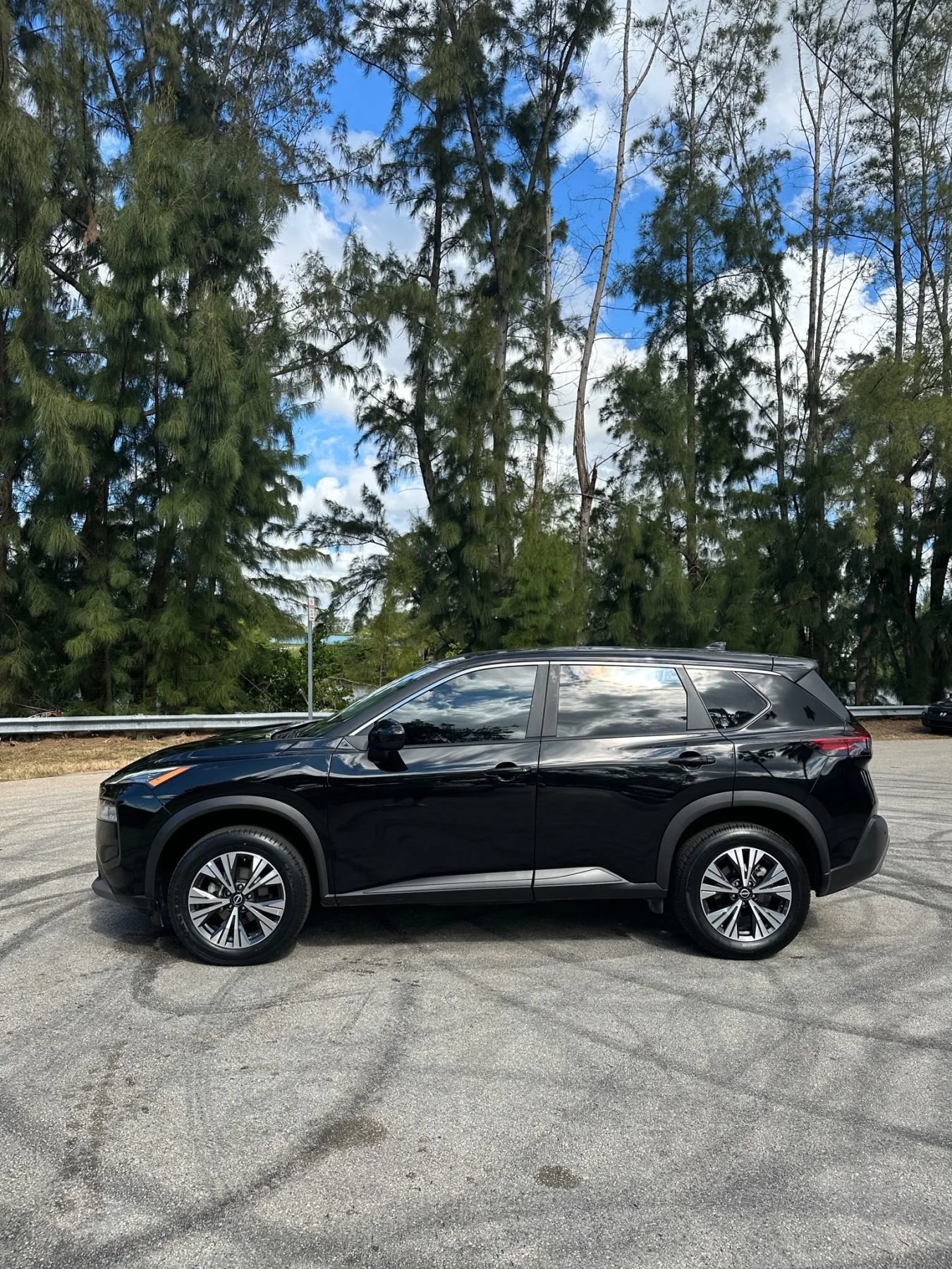 Used 2023 Nissan Rogue SV AWD/4WD image 17