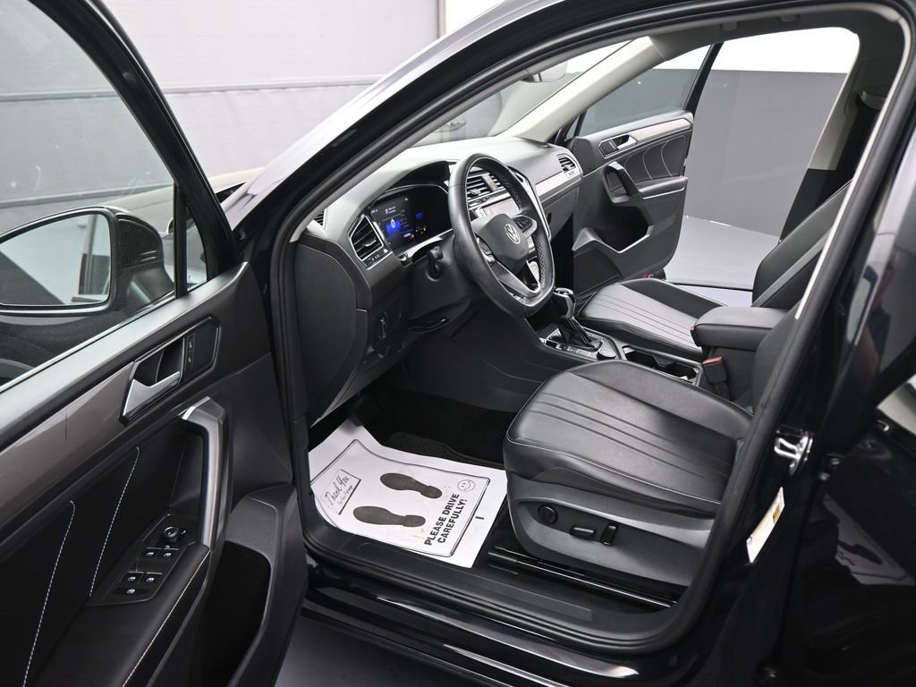 Used 2023 Volkswagen Tiguan SE w/ Panoramic Sunroof Package AWD/4WD image 38