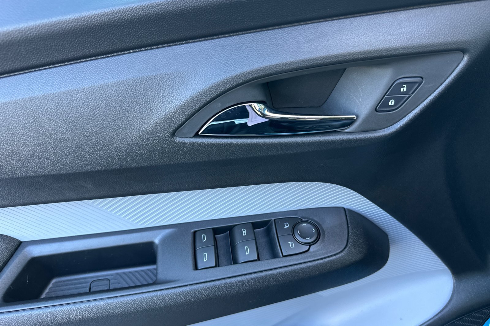 New 2027 Chevrolet Bolt RS w/ Technology Package FWD image 11
